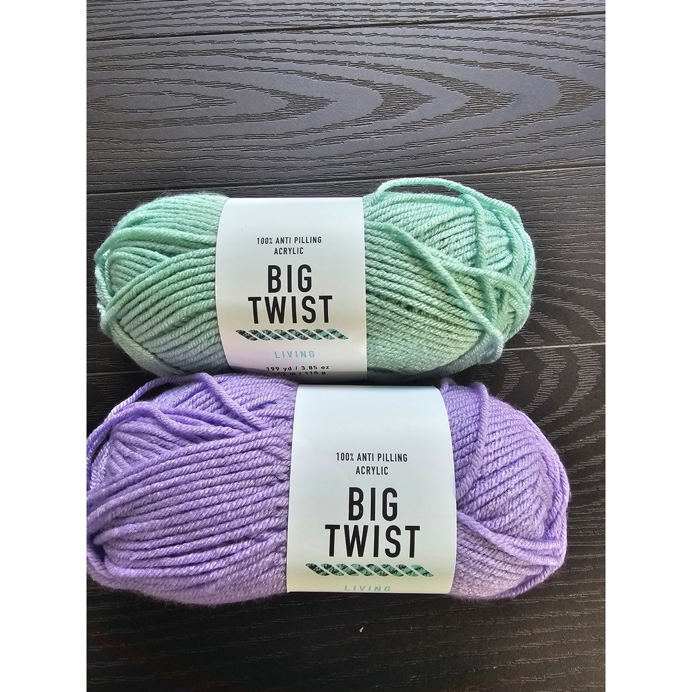 Big Twist Living Anti Pilling Acrylic Yarn Spa & New Lavender‎ 2 Skeins Medium 4